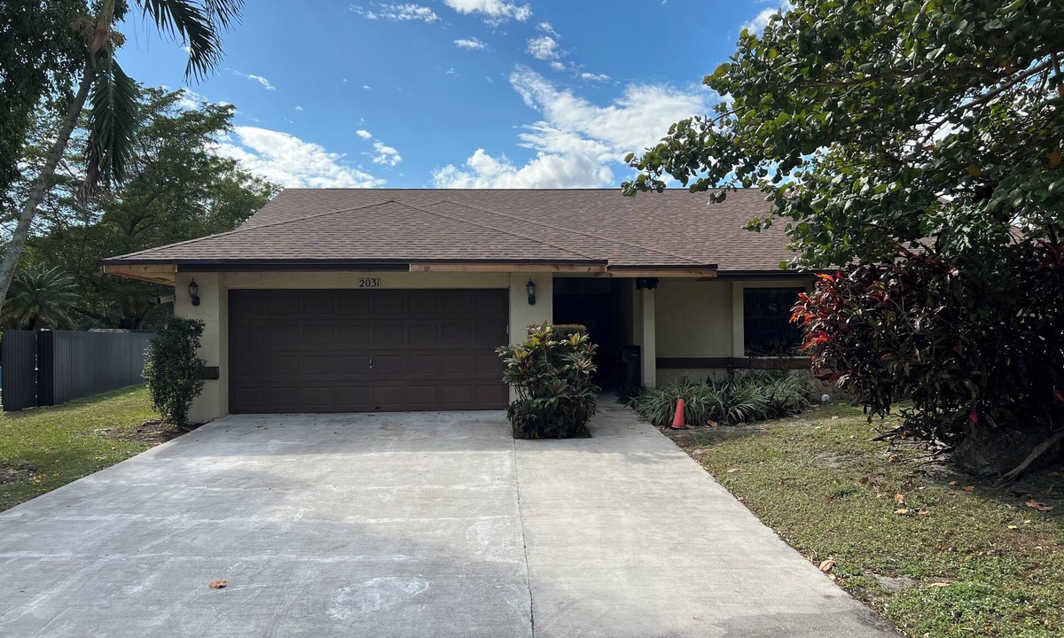 Survey Creek House | Entire Waterfront Roomy 3/2 Huge Backyard Home Great for Family or Working group
