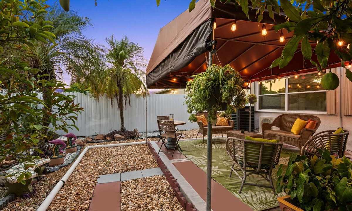Miramar House | Epic! 3 miles to Hard Rock Stadium. King bed-BBQ-Free Parking. Midpoint location