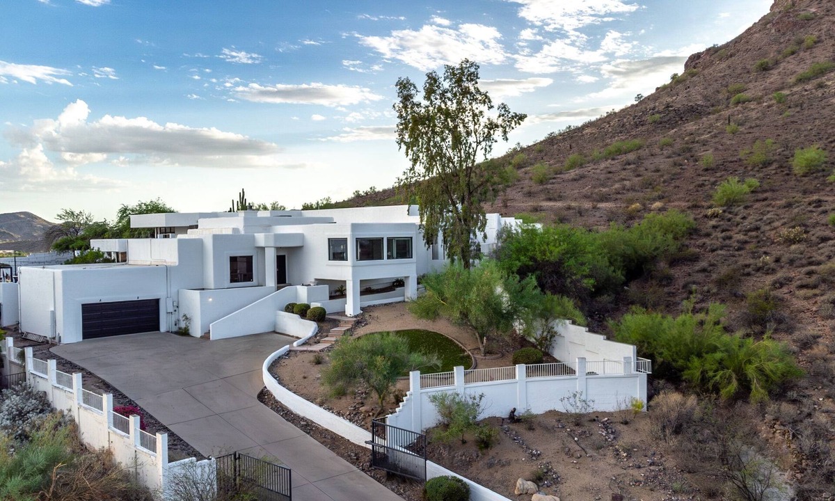 Paradise Valley Village House | Epic Group House Heated Pool/Hot Tub/Putting Green