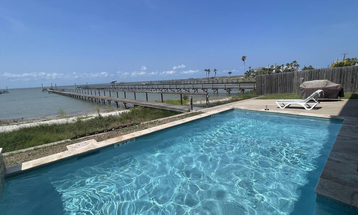 Rockport House | Escape to Copano Bay + Lighted Fishing Pier & Swimming Pool! Pet Friendly 7 beds