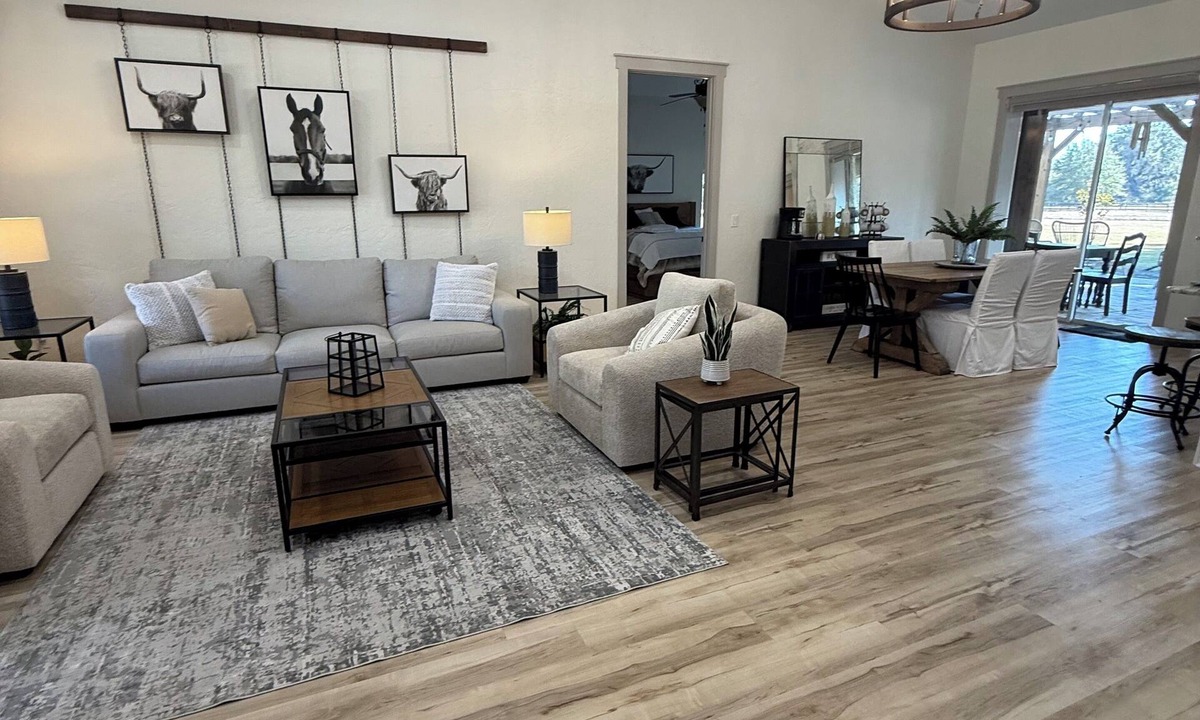 Sumter County House | Escape to this spacious country retreat on 10 acres near Middleton at Villages