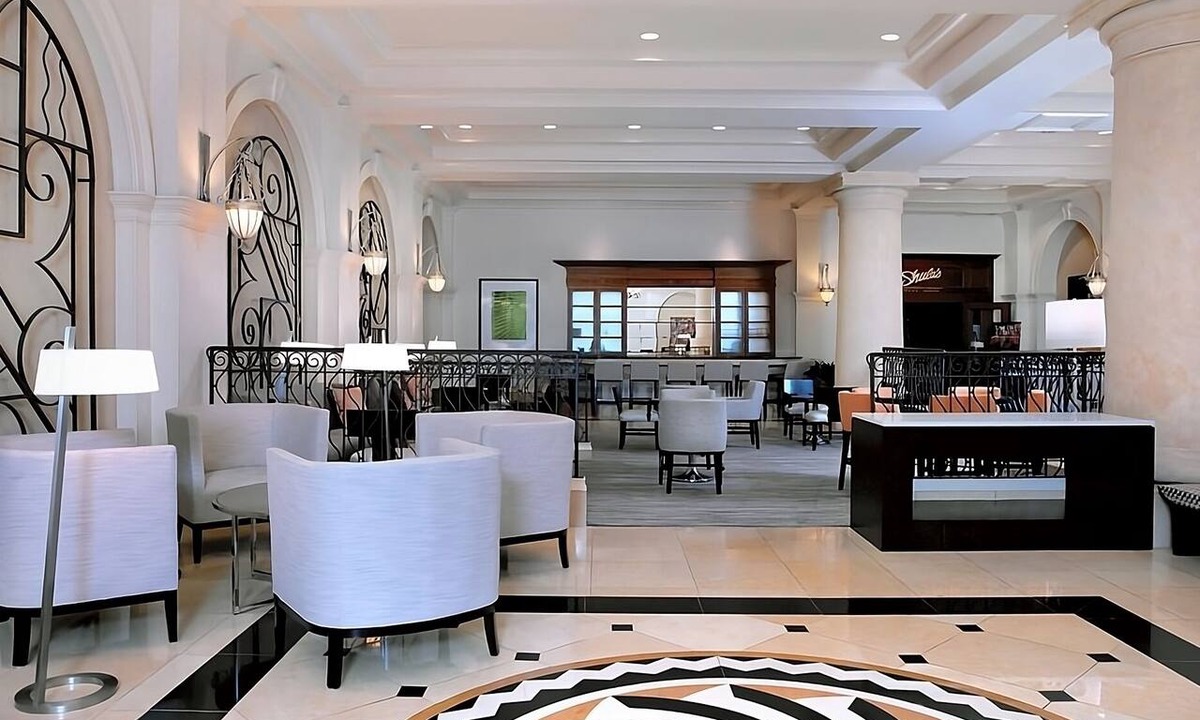 Park Shore Hotel | Everything You Need for a Great Stay! 3 Units, Outdoor Pool, Free Parking!