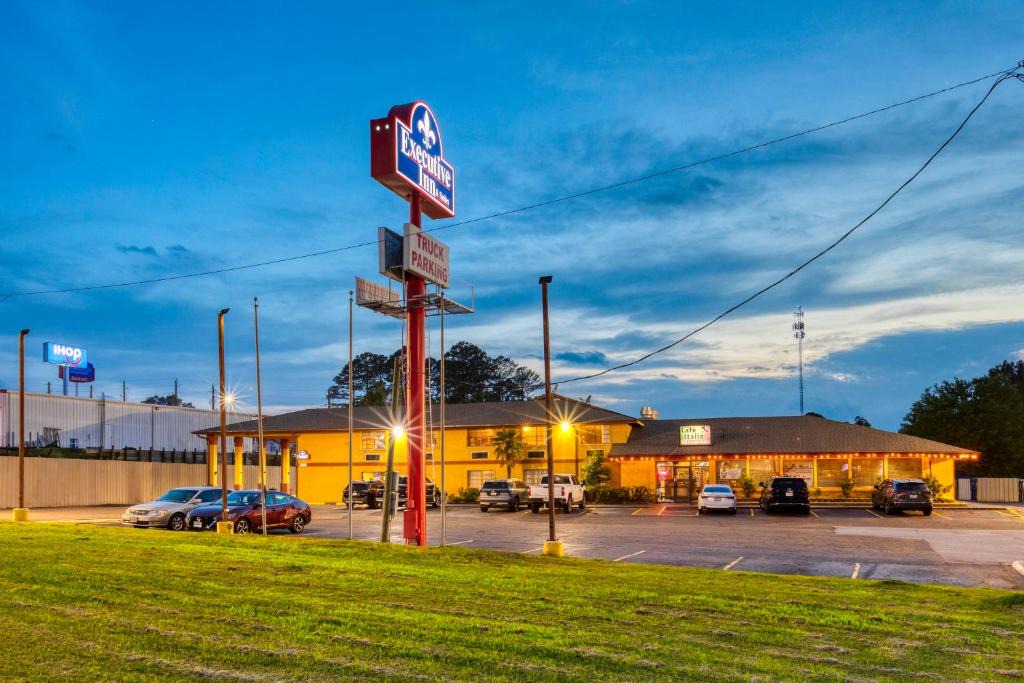 Marshall Hotel | Executive Inn & Suites