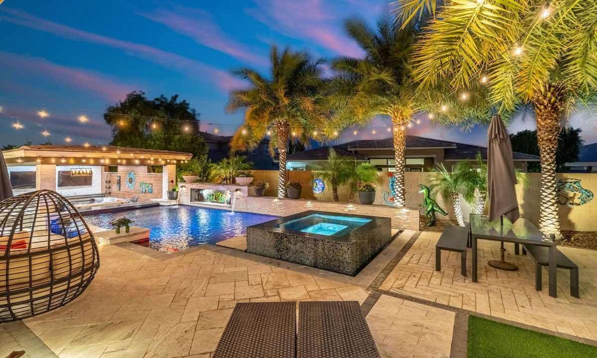 Palm Valley House | Executive Pool Home in Litchfield Park. 4 BR 4+ Bath