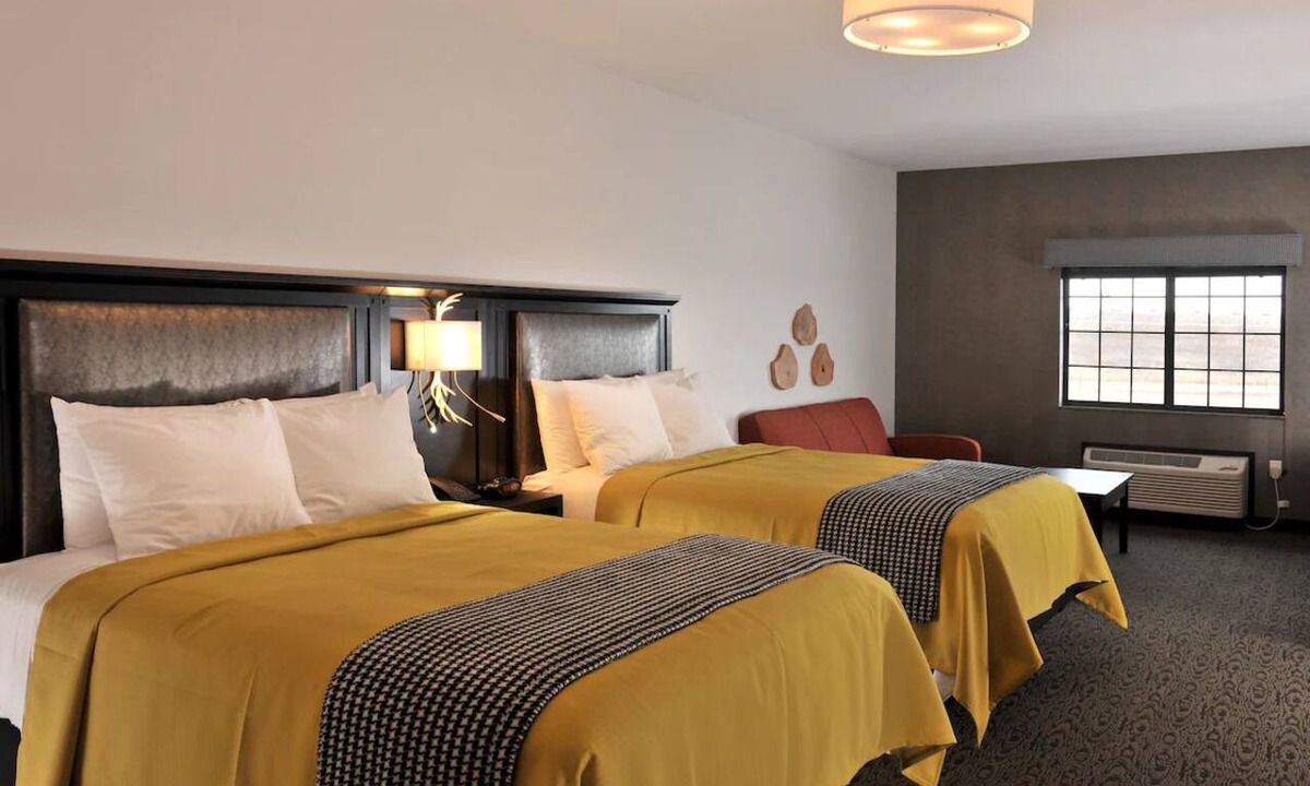 Independence Hotel | Expanded 2 Queen Beds with Sofa Sleeper, Stoney Creek Kansas City