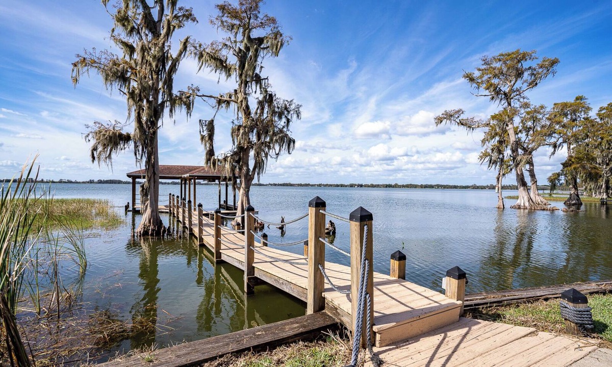 Winter Haven House | Expansive Lakeside Living at this Sunset Haven Gem