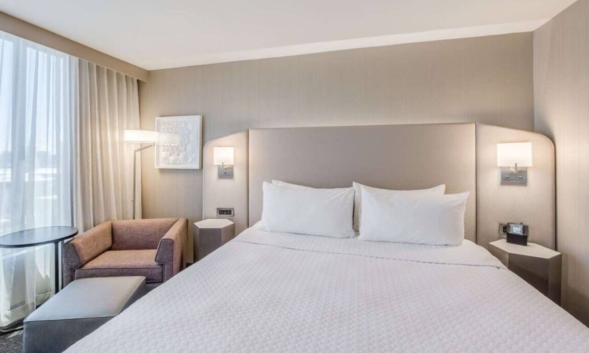 Downtown Denver Hotel | Experience Denver's Best! Pet-friendly Property!