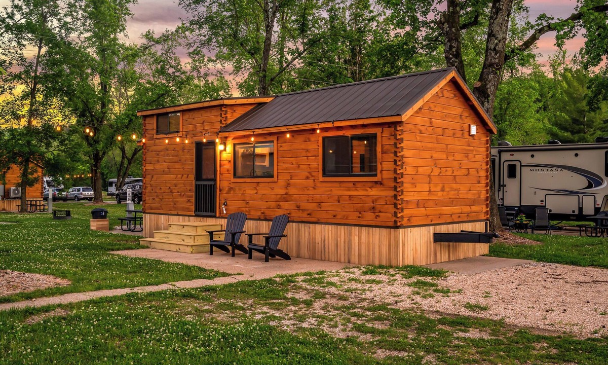 Branson Cabin | Experience the timeless charm of the Pinecrest Cabin, a delightful twist on the classic cabin style. Step inside and be greeted by the warm and rustic log cabin ambiance that will transport you to the heart of Branson, MO.
