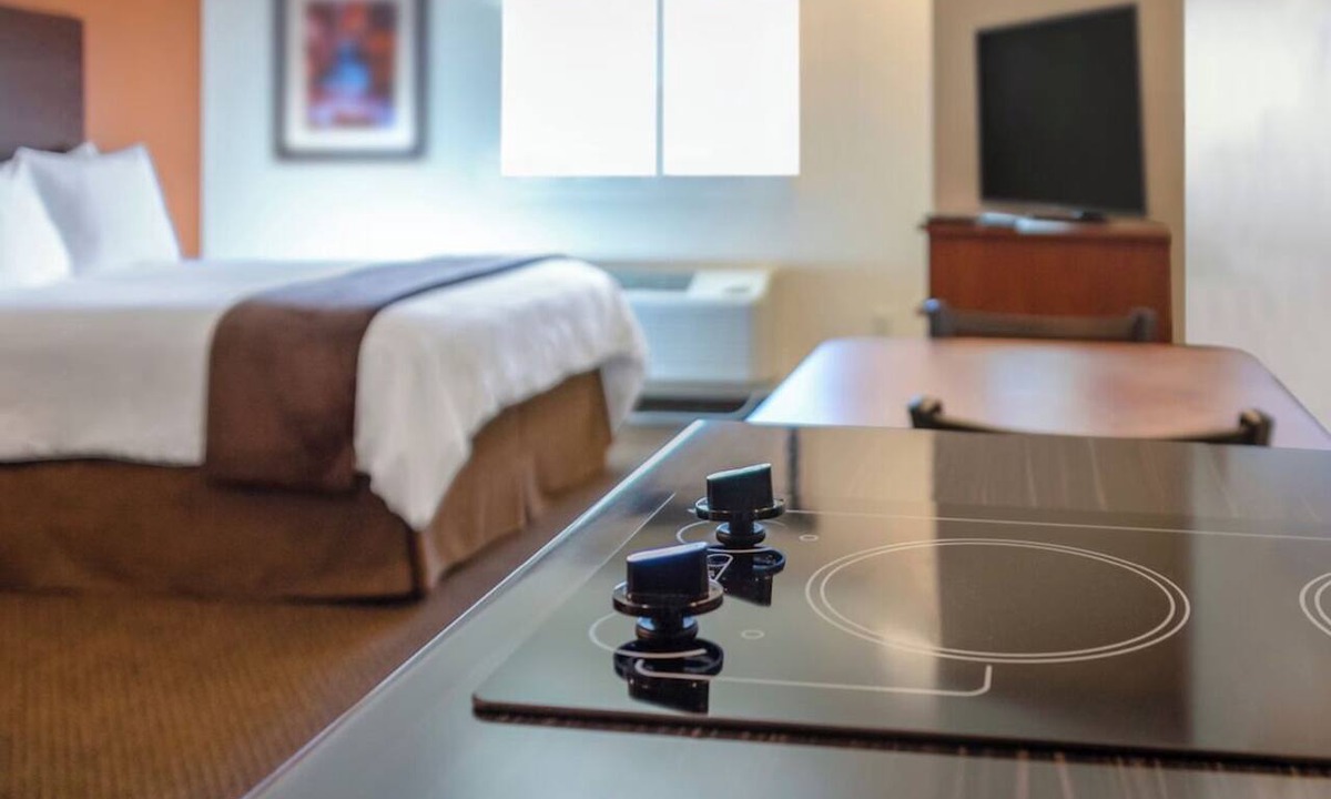 Soncy Hotel | Explore Amarillo's Best, Spacious Room with Full Kitchen and Free Parking
