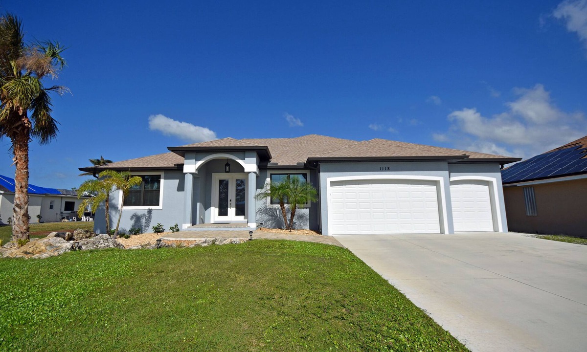 Pine Valley House | Exquisite 4 bedroom, 3 bathroom home, built in 2020, overlooking a canal in Rotonda West.