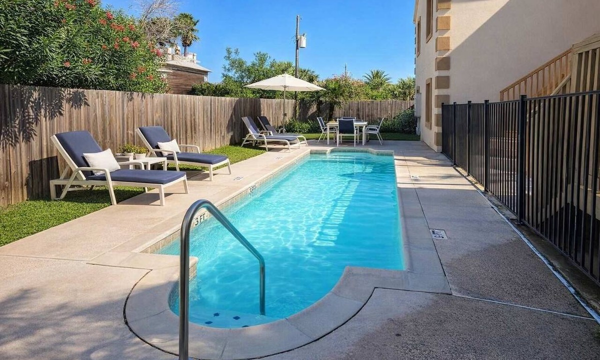 South Padre Island Apartment | EZ Walk to Beach * Swanky 2 bedroom * Sleeps Tons (Mar y Sol II #1) by RedAwning