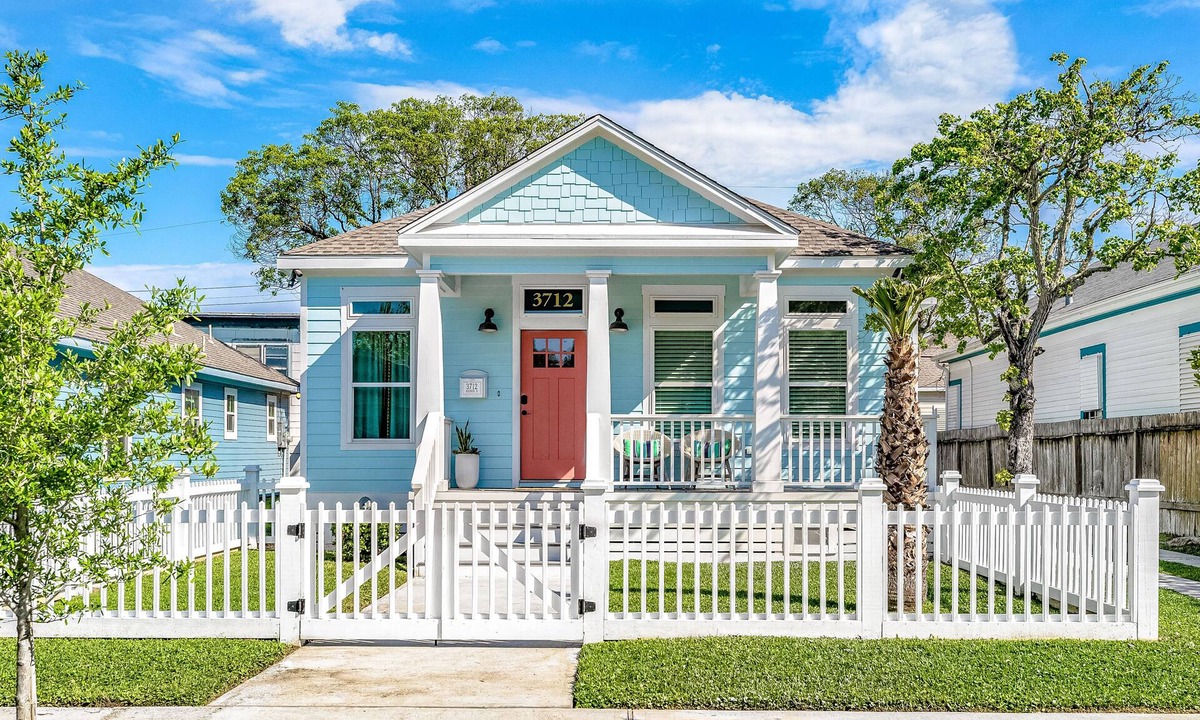 Galveston House | Fabulous family-friendly home w/a private yard - close to the beach
