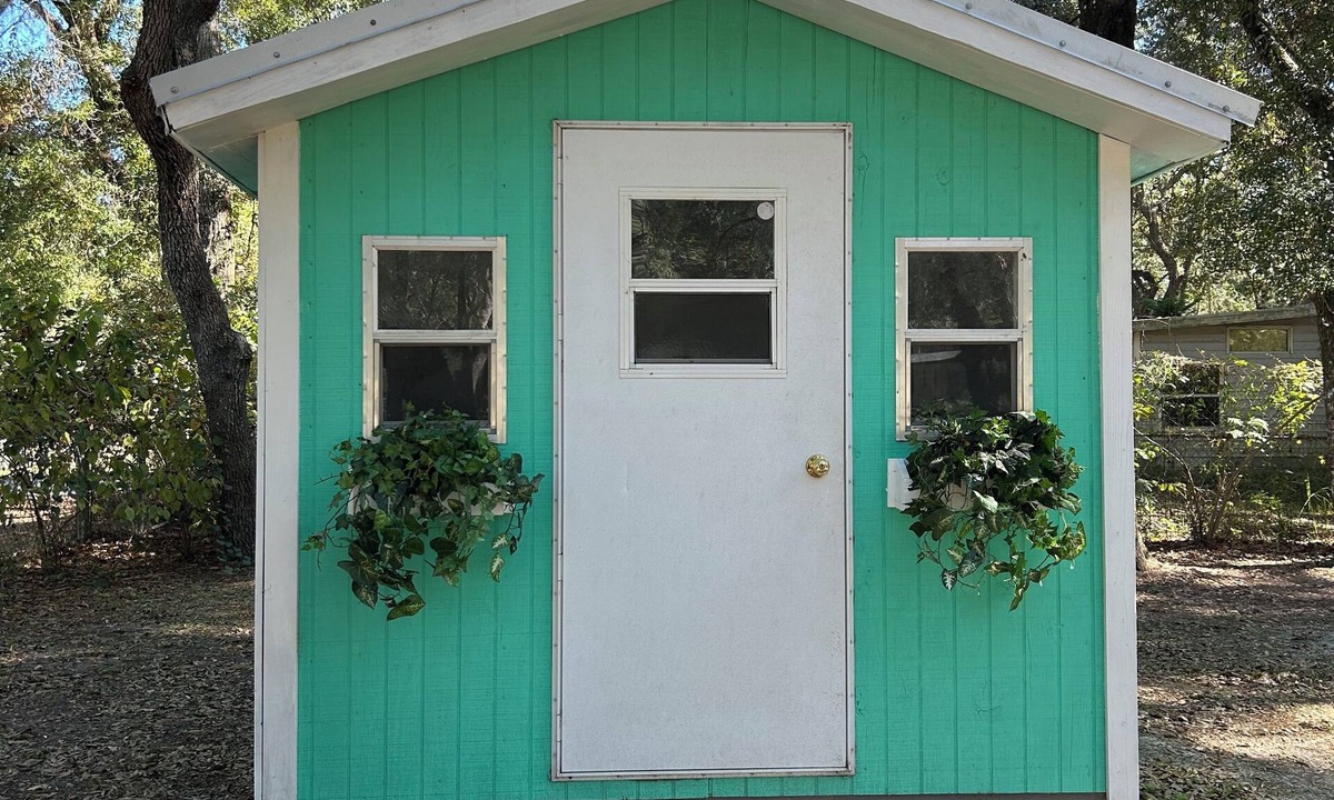 Old Town RV Rental | Fabulous private RV pad with full hookups, sewer and water located in Old Town