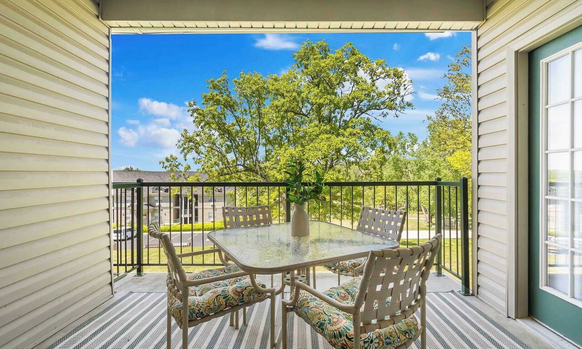 Branson Condo | Fairview Escape | Holiday Hills Branson | Golf | Outdoor Pools