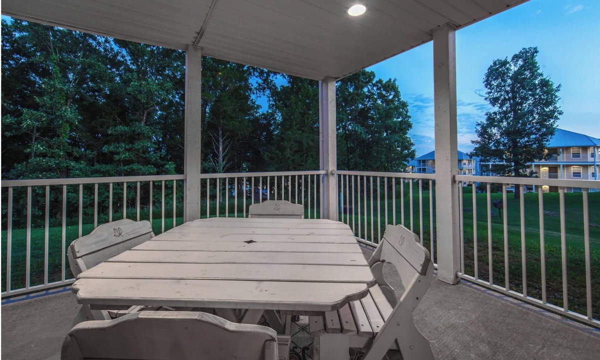 Branson Resort | Fall in the Ozarks! 2 sep. spaces w/KING beds, FULL baths & kitchens = PRIVACY!