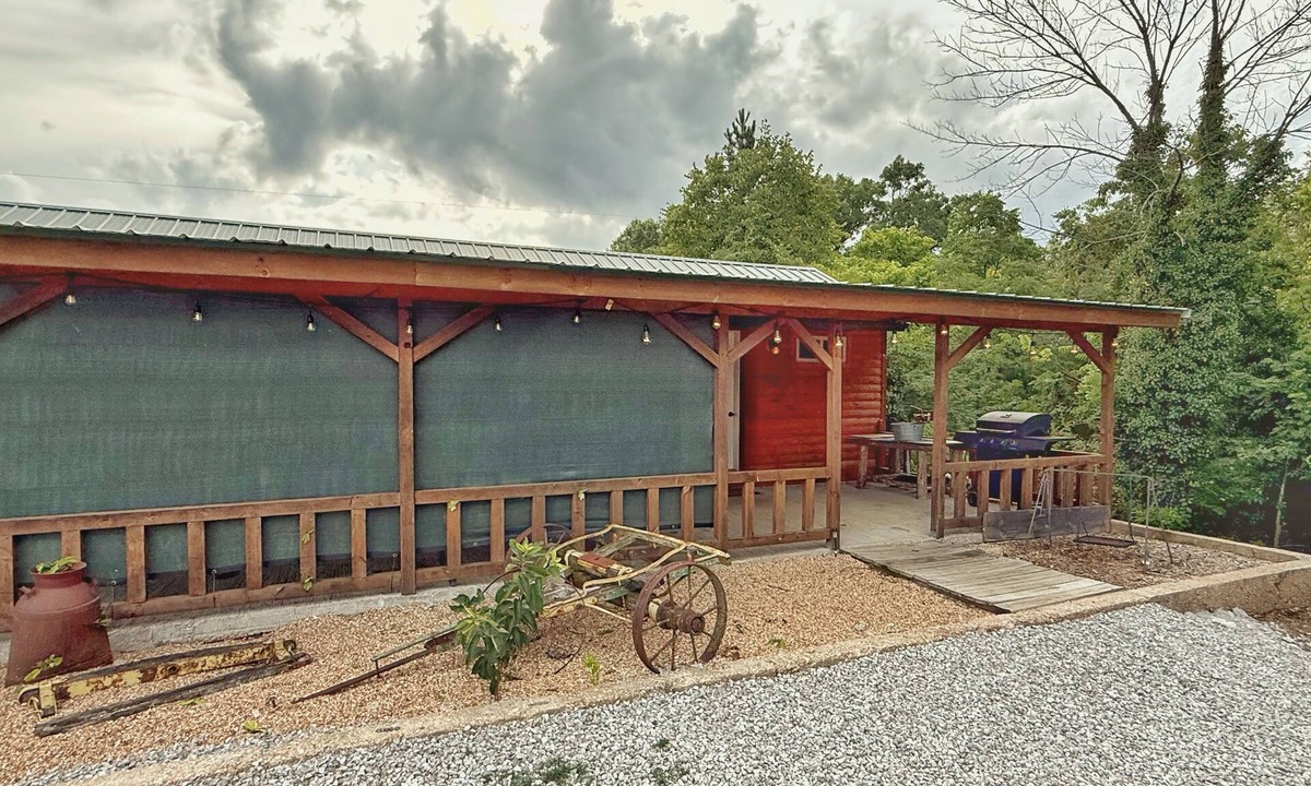 Squires Cabin | Family Cabin near the water and next to Glade Top/Mark Twain National Forest