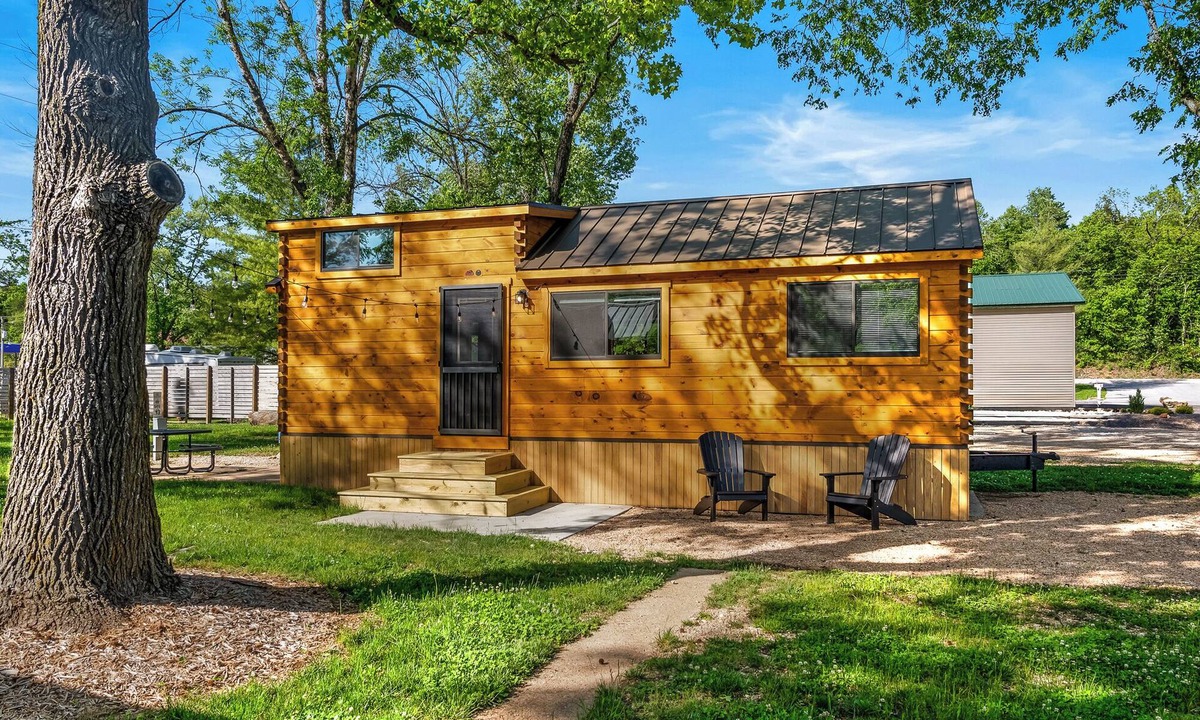 Bull Creek Cabin | Family cabin on a creek with hot tub, grill, and close access to Branson, MO.