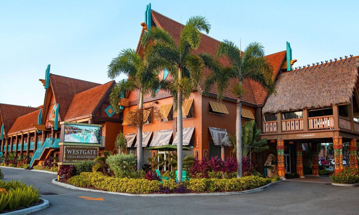 Cocoa Beach Resort | Family-Friendly 2-Bedroom Suites Just Steps from the Ocean & Water Park Access