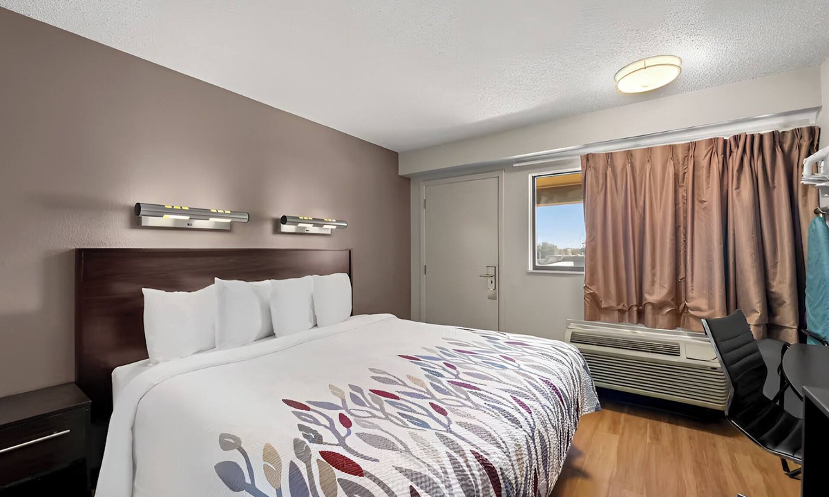 Irving Hotel | Family-Friendly Stays Close to Lake Activities, Golf & Local Dining | 3 Units
