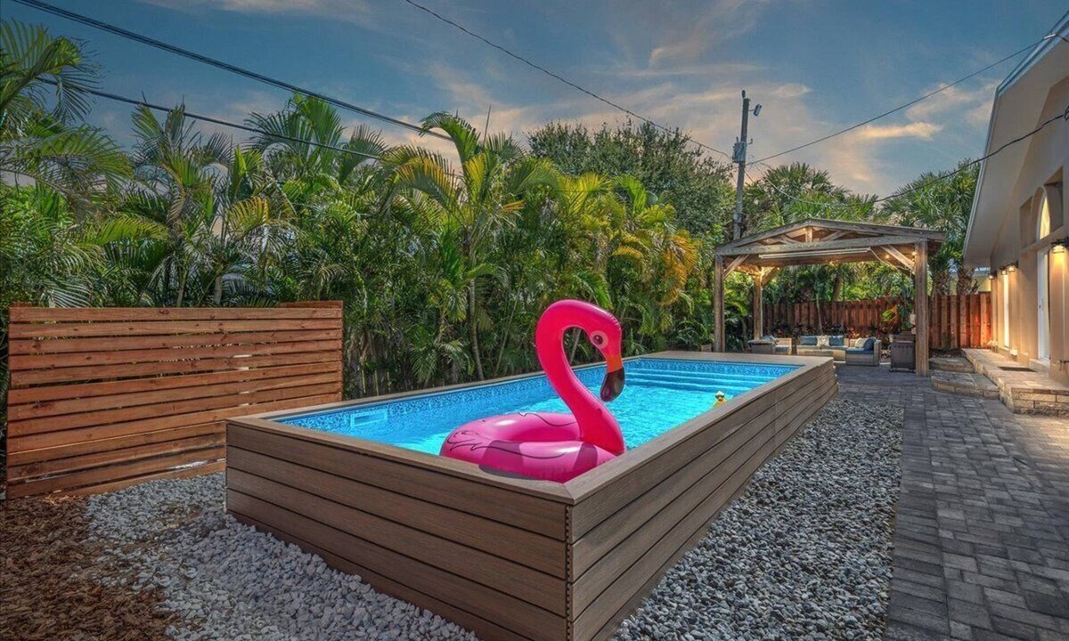 Seacoast Shores House | Family Fun-5B -Heated Modern Pool- Game Room - 2 Mins Beach-Short Orlando Drive