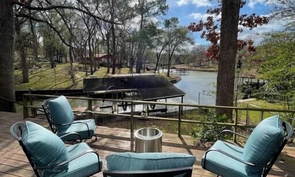 Malakoff Ski Chalet | Family Lake Escape Camp Loft Fire Pit Vibes