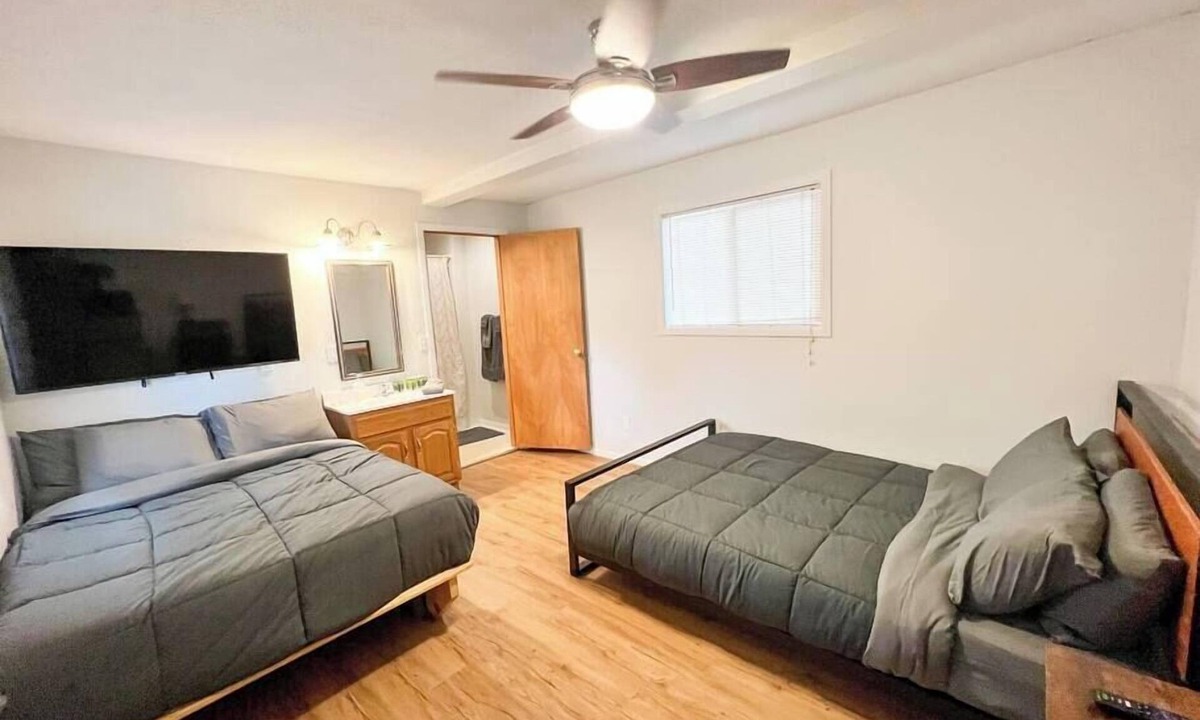Howard House | Family Motel Room on Ark River - 2 beds - 15 min to Salida