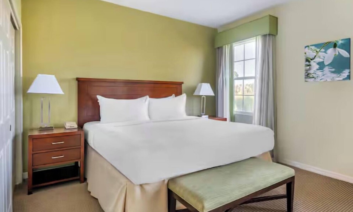 West Kissimmee Hotel | Family Retreat in 2 Spacious Suites w/2BR + Tub Near Orlando Theme Parks