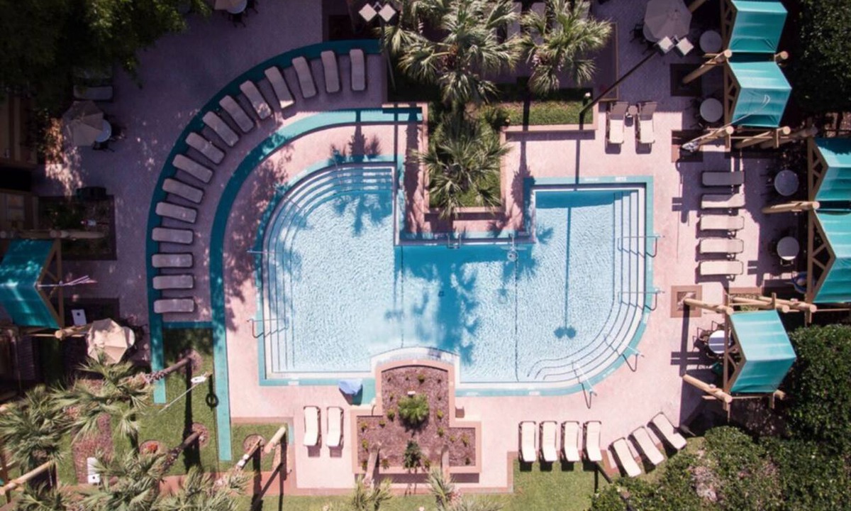 Florida Central Atlantic Coast Apartment | Fantastic one-bedroom Apartment, 4 pools, 2 hot tubs, Free Shuttle to the Parks