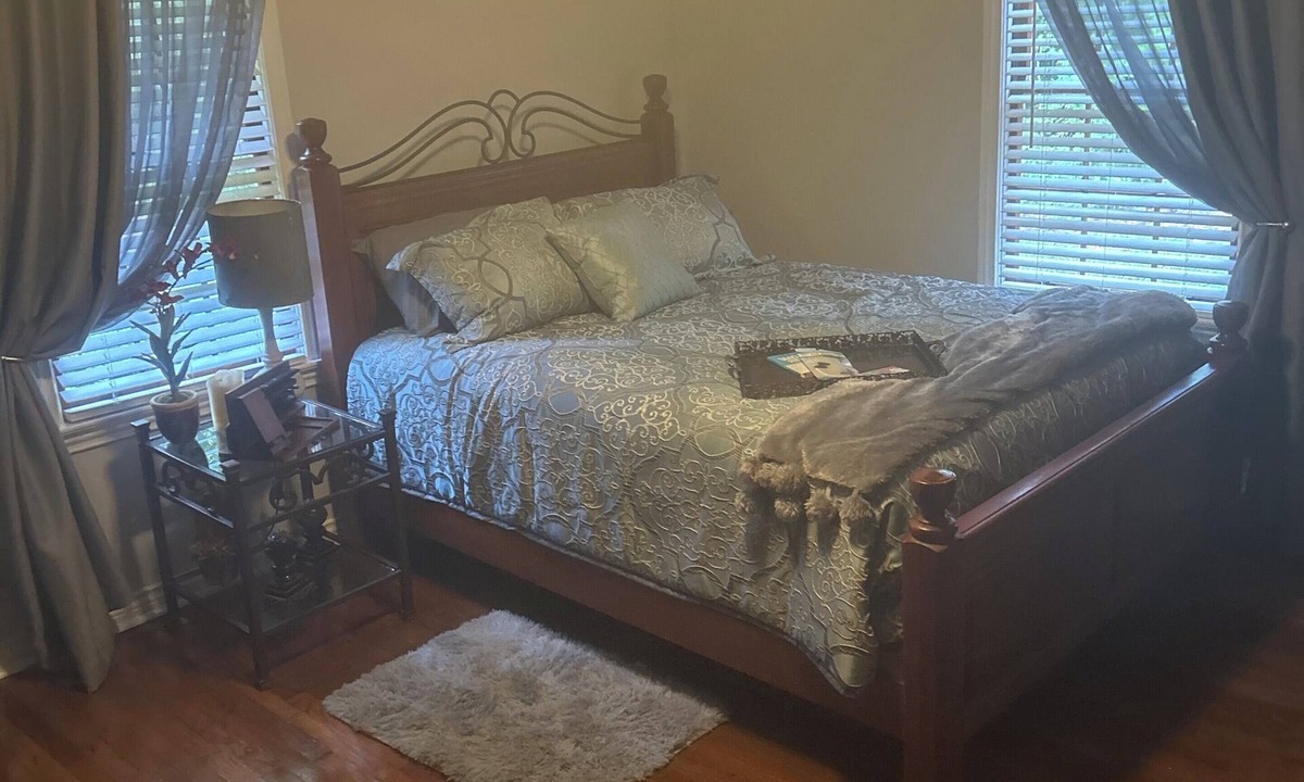 Stone Mountain House | Features 3 beautiful bedrooms, 2 baths only 300 yards from Stone Mountain Park.
