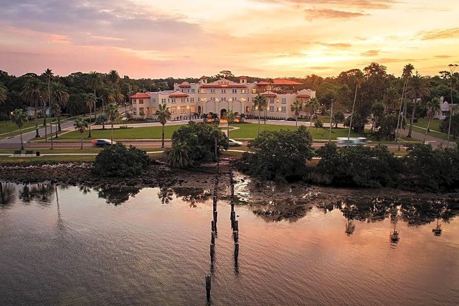 Dunedin Hotel | Fenway Hotel Autograph Collection