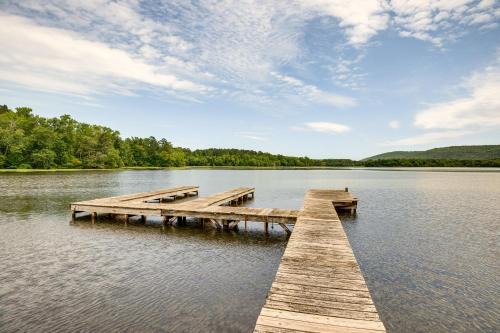 Fackler House | Fire Pit + BBQ: Lake Guntersville Family Home