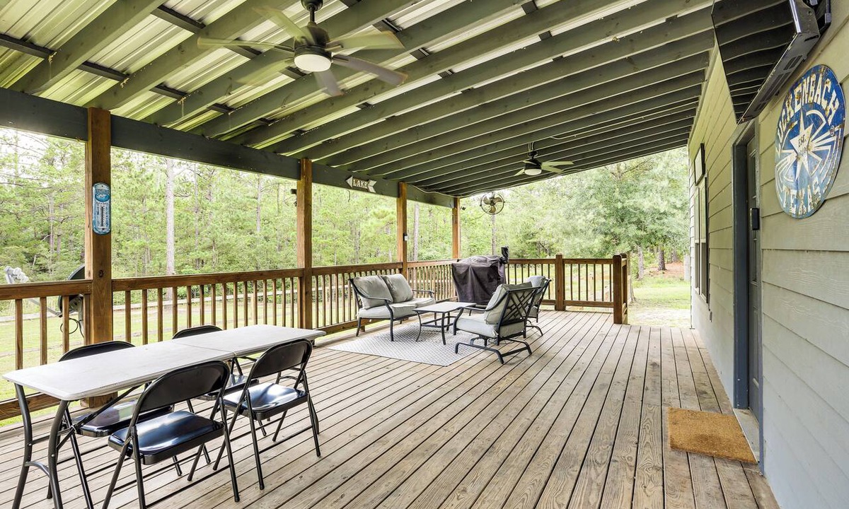 Brookeland House | Fire Pit & Yard! Rayburn Country Resort Escape