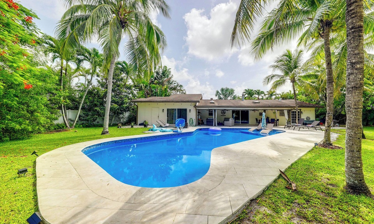 Palm Aire Village West House | Fishing Dock & Canal Views: Fort Lauderdale Home!