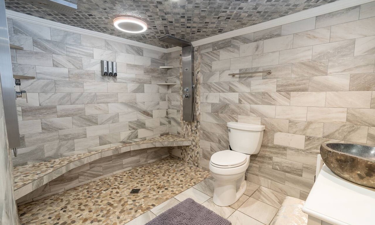 Gainesville Apartment | Florida Room: Walk DNTN - Studio - Lux Bath - Pet Welcome