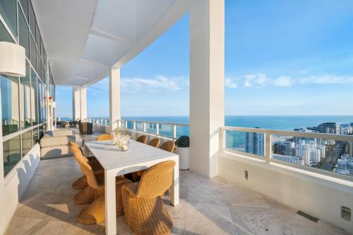 Mid Beach House | Fontainebleau Penthouse Cabana and Airport Shuttle