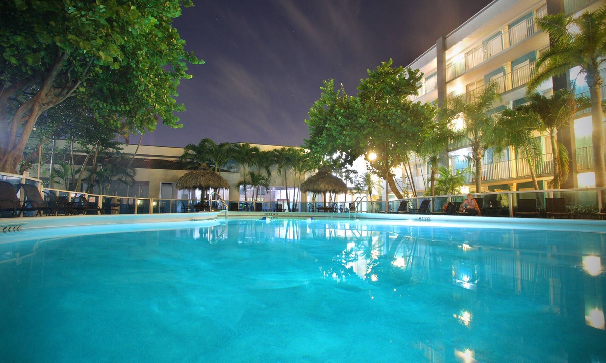 Survey Creek Hotel | Fort Lauderdale Grand Hotel