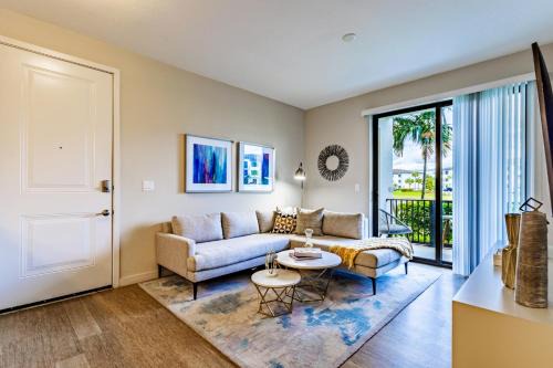 Three Oaks Apartment | Fort Myers 2BR Condo | Pool + BBQ + Gym