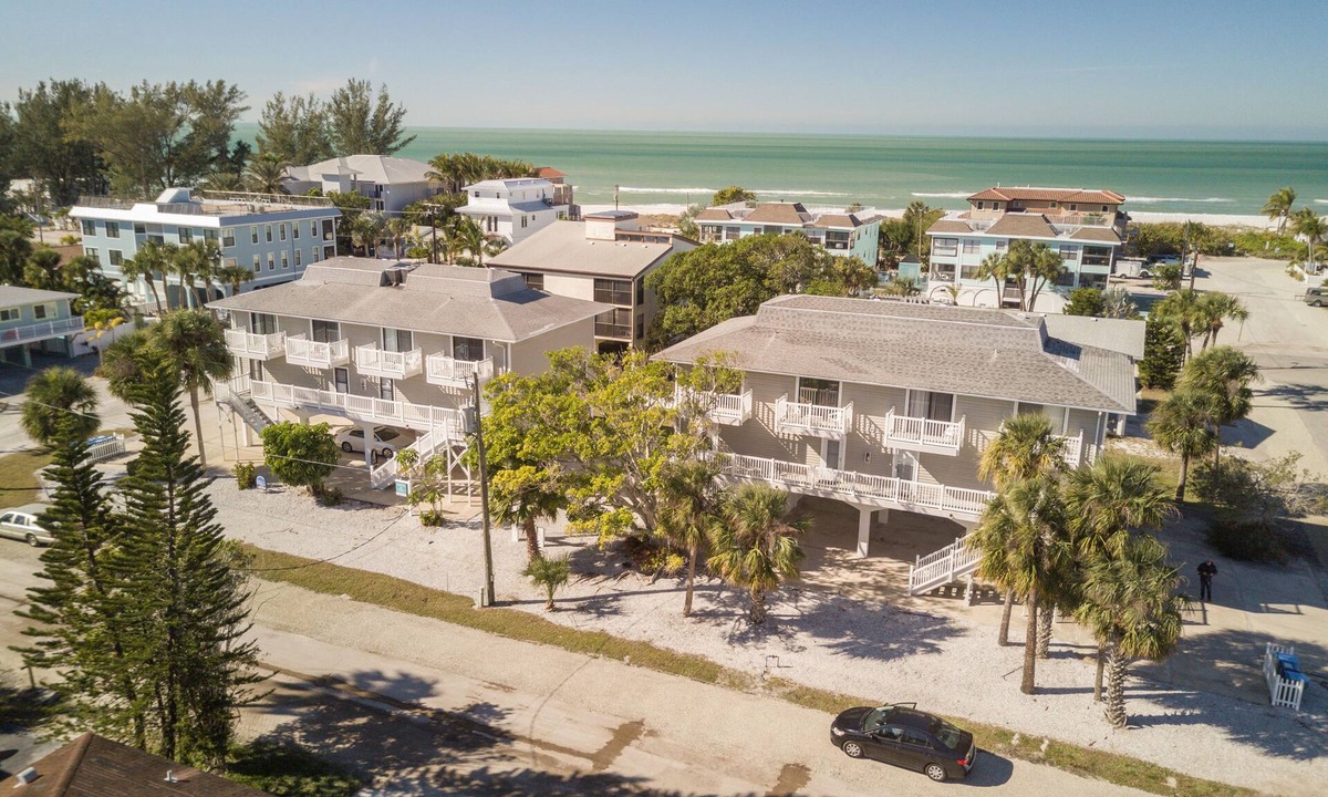Holmes Beach House | Fountainhead 3 · 3 Lanais · Short walk to the Beach