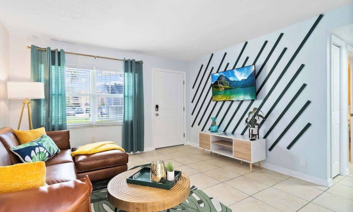 Indian Harbour Beach Apartment | FREE LCO @ 6 p.m. in July - Pool, gym, games!