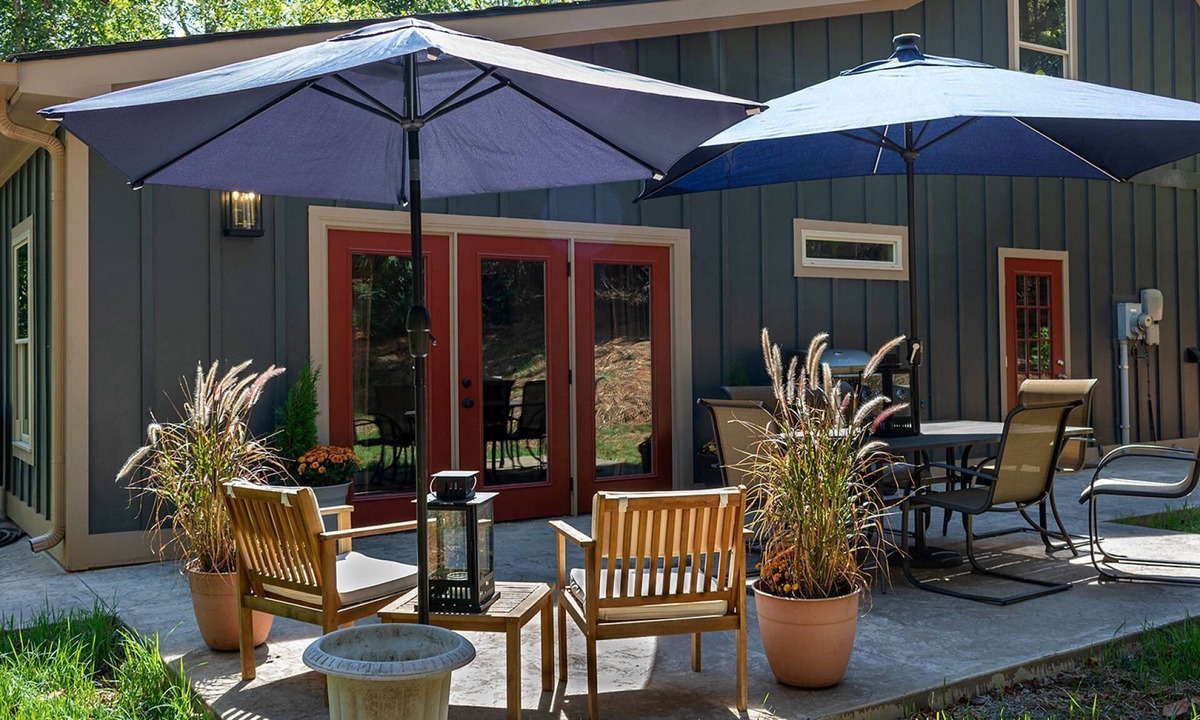 Flintstone Cottage | Free Ruby Falls Ticket & More - Private Cottage - Base of Lookout Mountain - 10 miles to Chattanooga