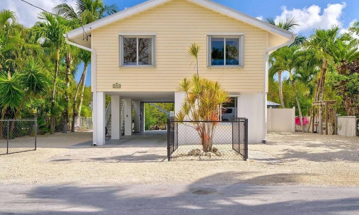 Eden Pines House | Frigate Landing - Beautiful Waterfront home,60ft seawall,Tiki Hut, Pet Friendly,