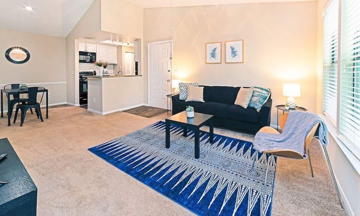 Arlington Apartment | Frontdesk | Spacious and Modern 1 BR Apt
