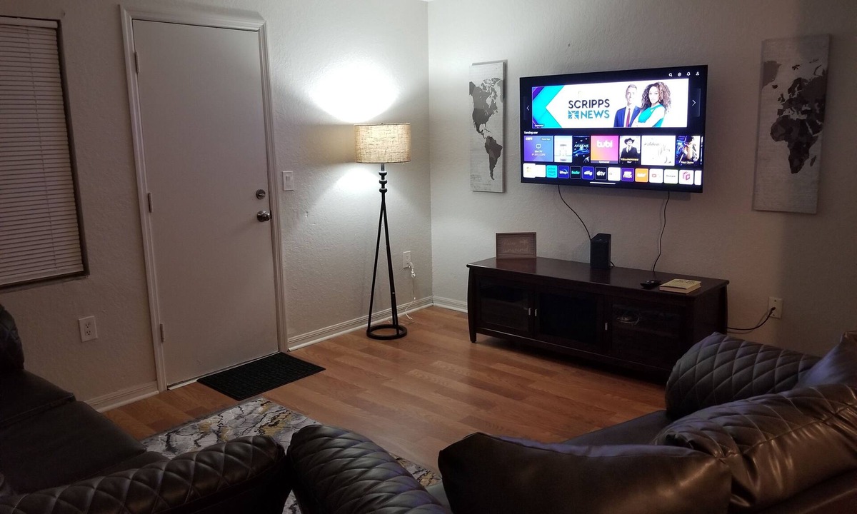 Gainesville House | Fully Equipped 2 BR 1.5 BA Townhome, AC, WiFi, TVs, Pest Ctrl in Gainesville, FL