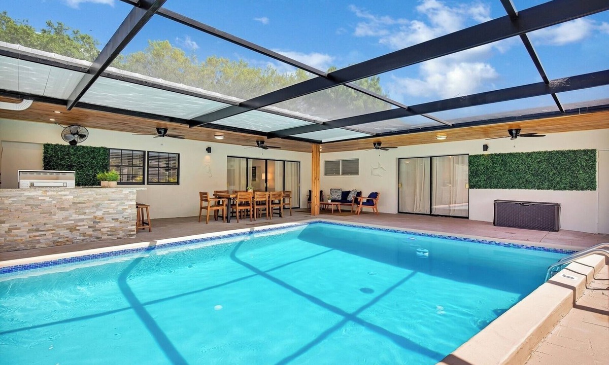 Plantation Villa | Fully Remodeled 4 bed 4 bath Retreat, Heated Pool
