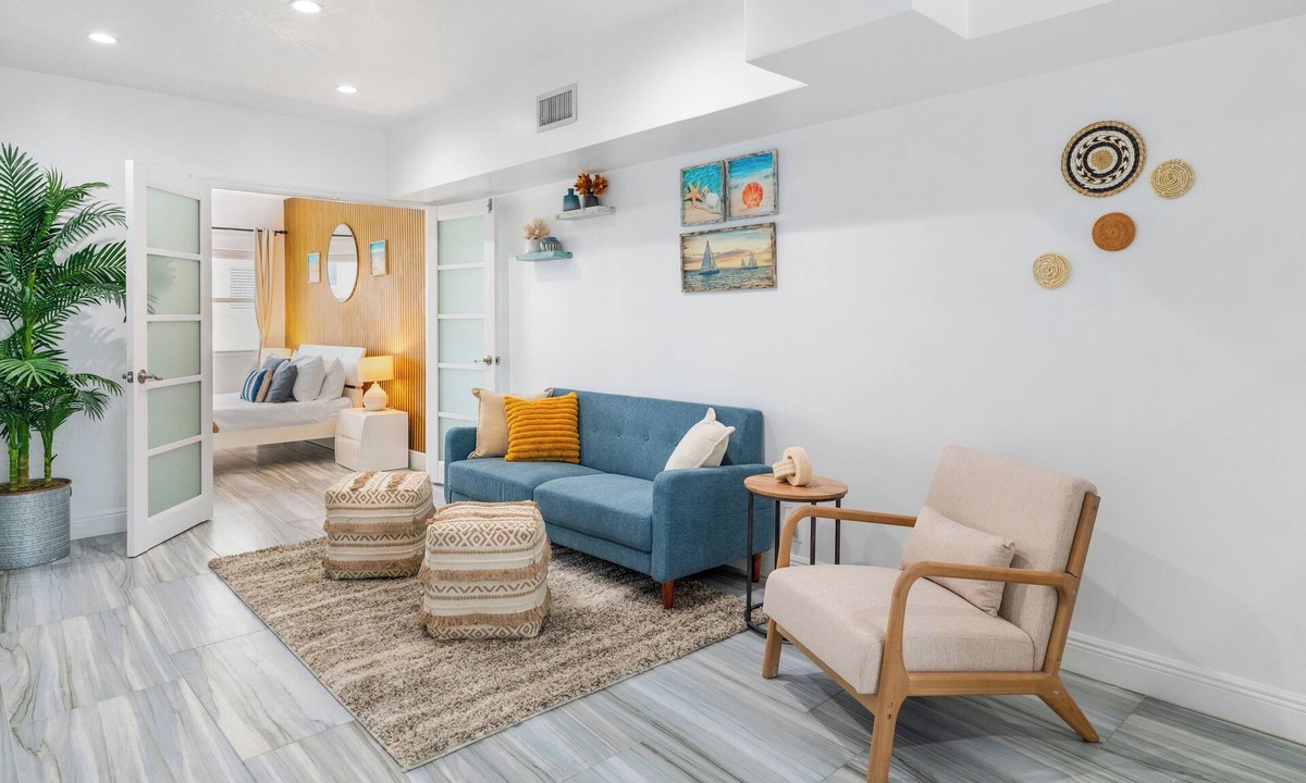 Birch Park Finger Streets Apartment | Fun in the Sun! Steps tothe Beach, Dining, Shopping & more in Fort Lauderdale!