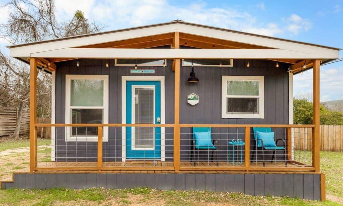 New Braunfels Ski Chalet | Funky Guadalupe Cabin | Deck + Fire Pit | Kayak