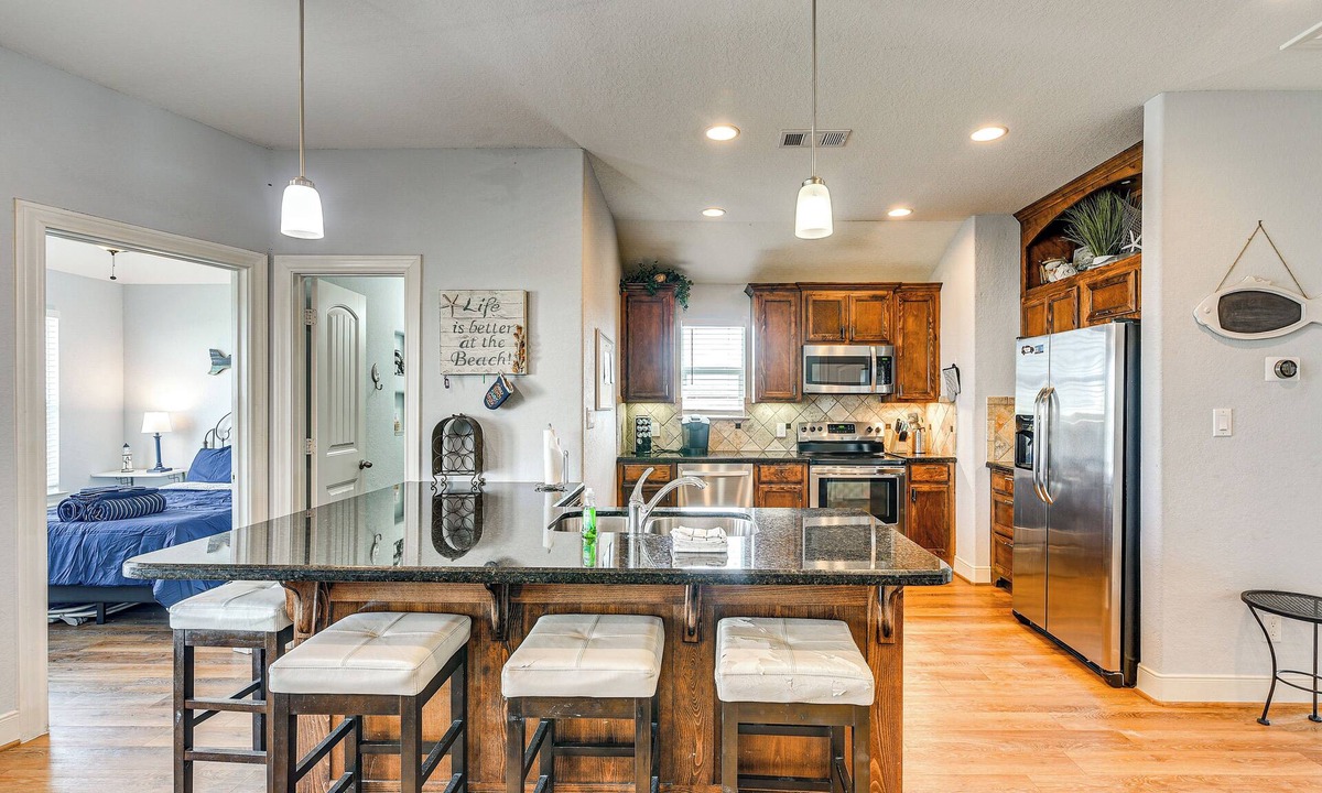 Jamaica Beach Cottage | Galveston Beach Haven w/Pool Access & Deck