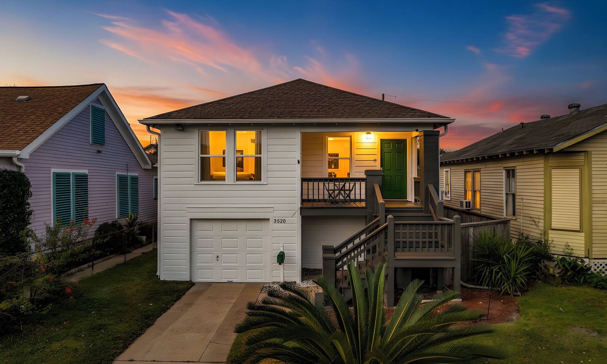 Galveston House | Galveston Vacation Destination w/Huge Pool, Hot Tub, Fire Pit, Pool Table!