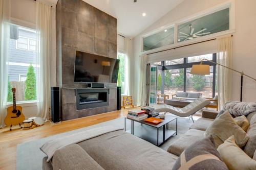 Atlanta House | Game Room + Bar: Luxe Group Getaway in Atlanta