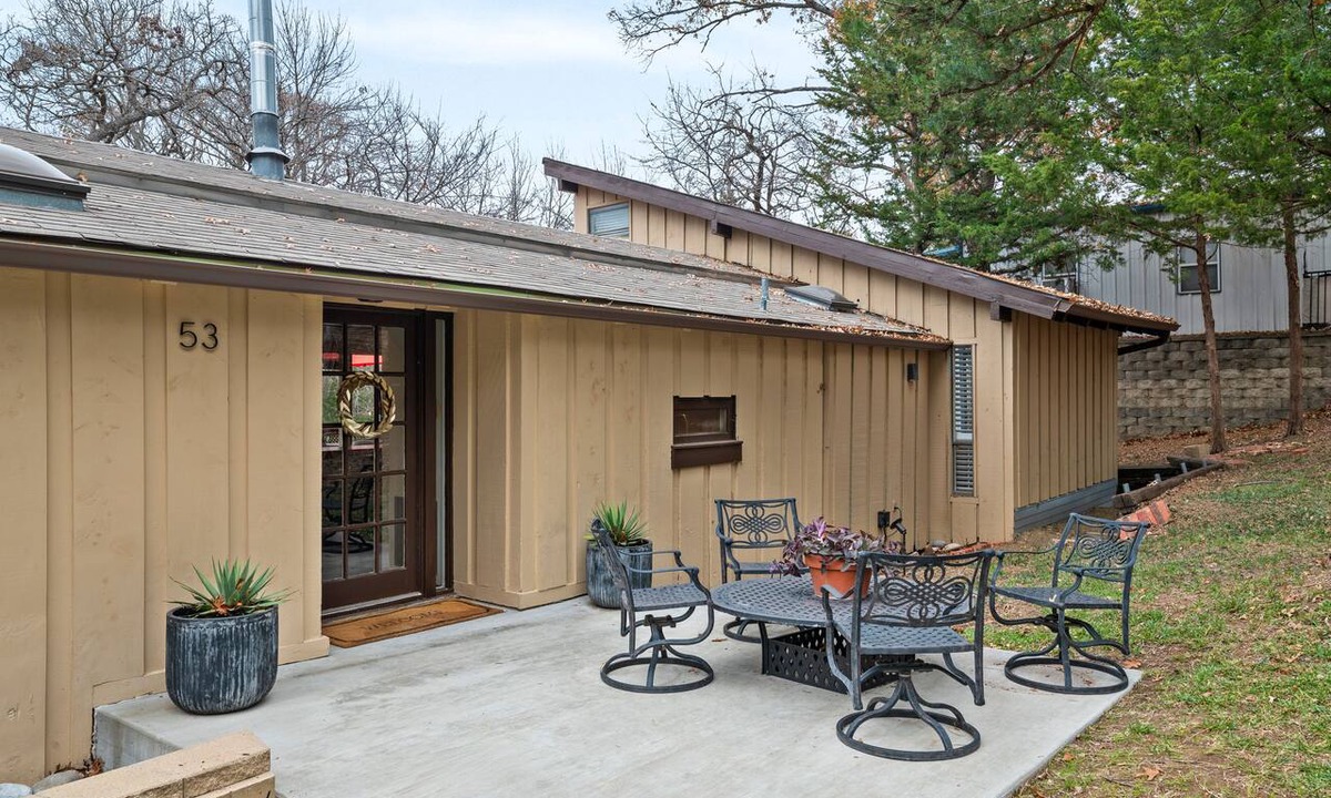 Pottsboro House | Game Room/Fire Pit/Highport Marina